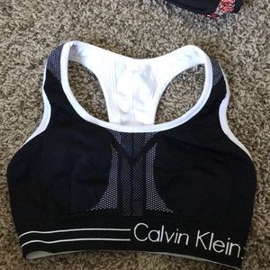 Black and white sport bra! You can switch it up!